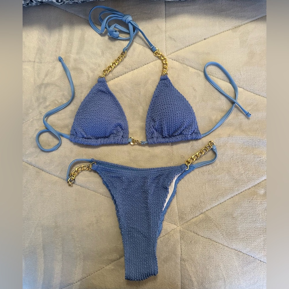 Never warn! Blue bikini with chains!!! So cute!